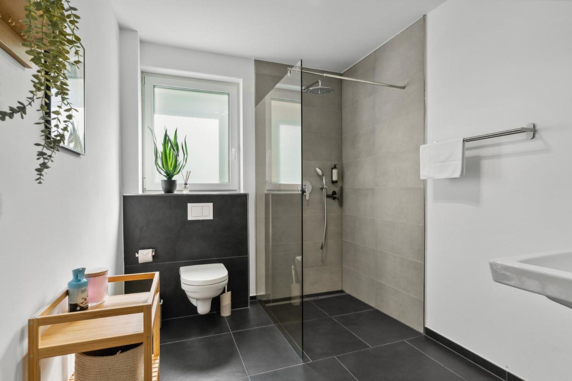 Deluxe Apartment In Bielefeld City Mit Parkplatz Und Terrasse Eksteriør billede